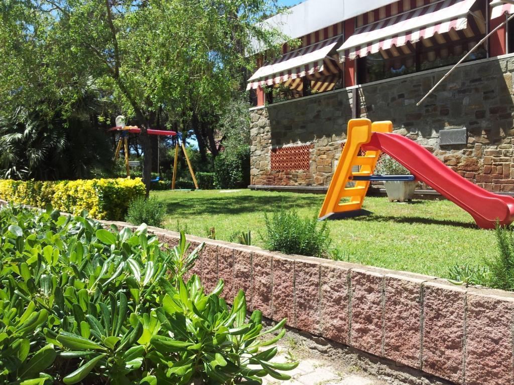 Hotel Grifone Principina a Mare Esterno foto