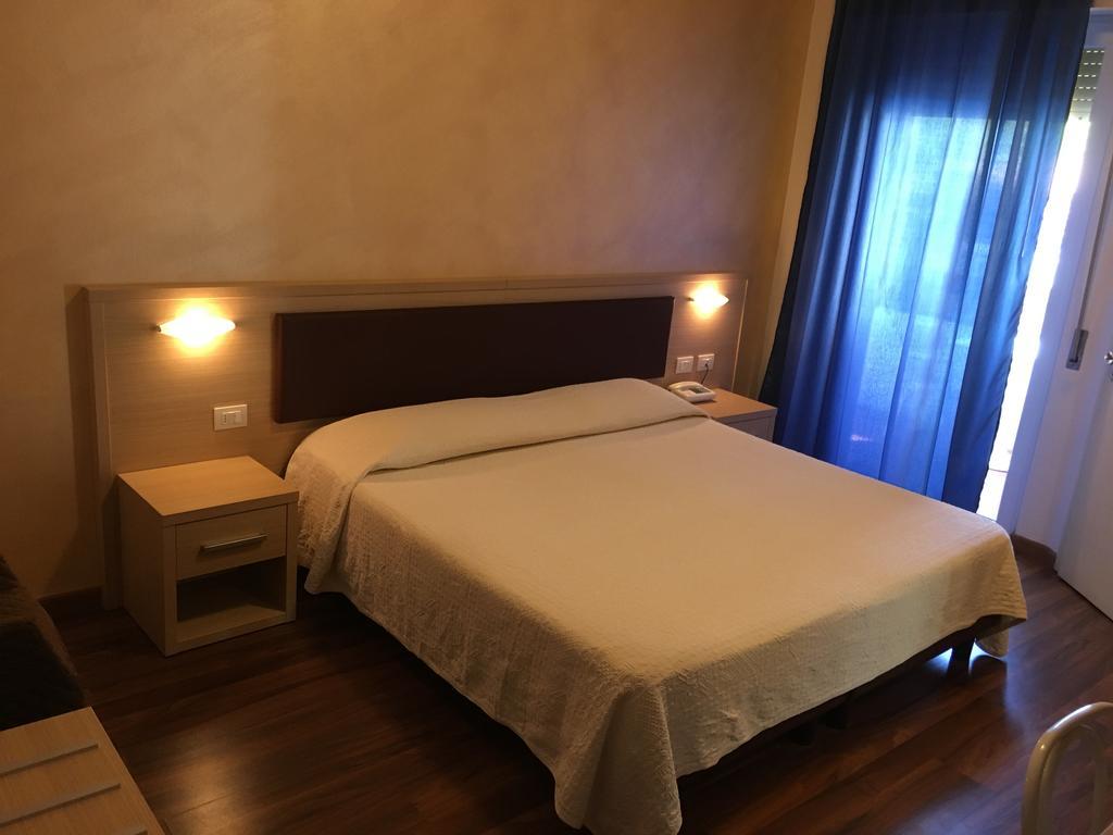 Hotel Grifone Principina a Mare Esterno foto