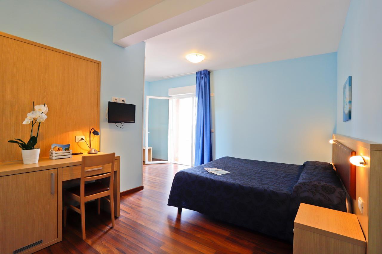 Hotel Grifone Principina a Mare Esterno foto