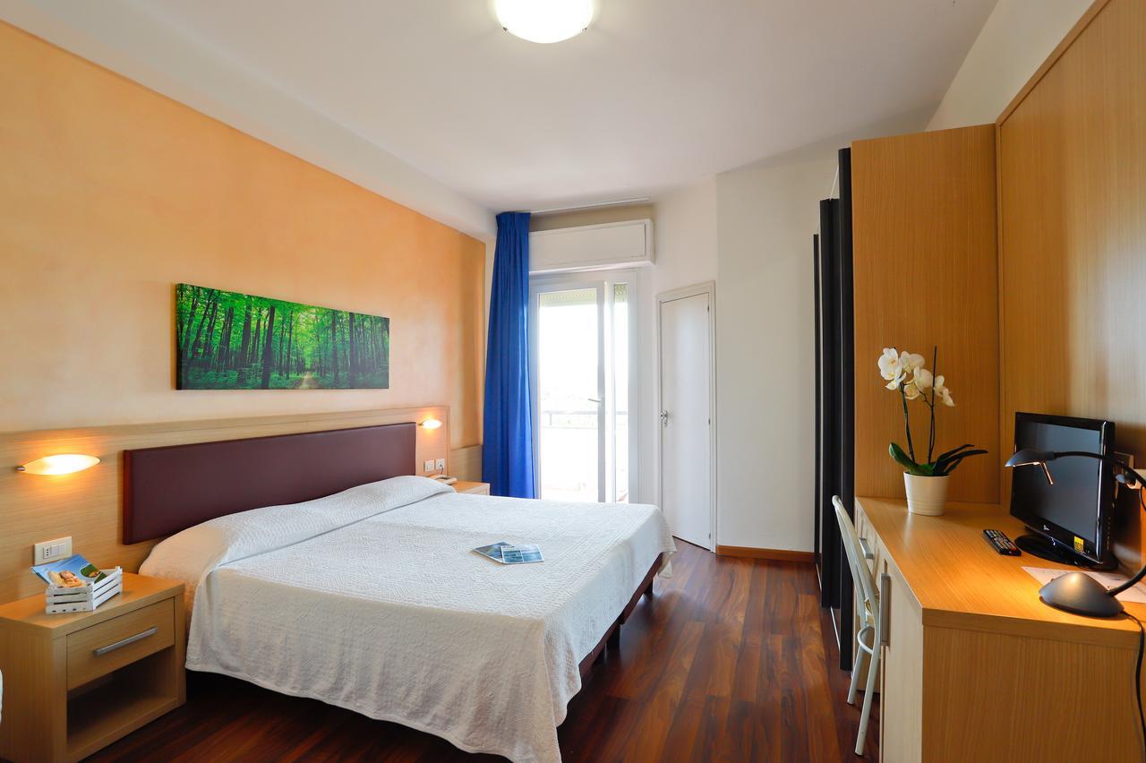 Hotel Grifone Principina a Mare Esterno foto