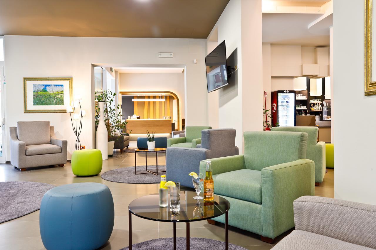 Hotel Grifone Principina a Mare Esterno foto