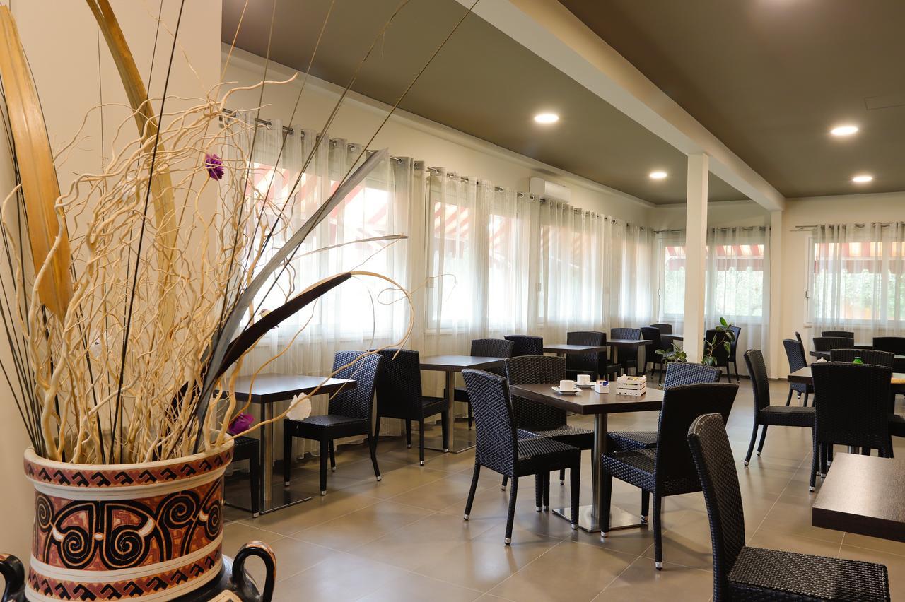Hotel Grifone Principina a Mare Esterno foto