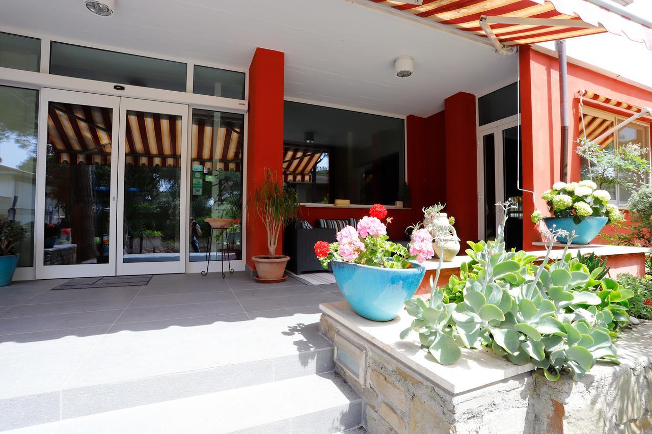 Hotel Grifone Principina a Mare Esterno foto