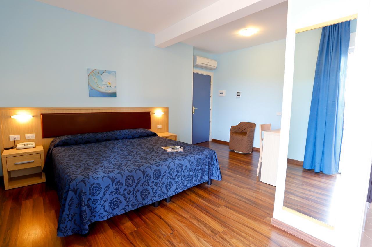 Hotel Grifone Principina a Mare Esterno foto